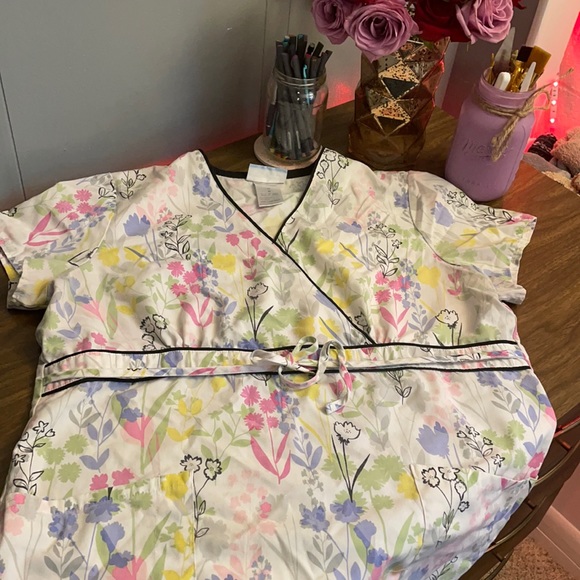 Scrub top - Picture 1 of 2